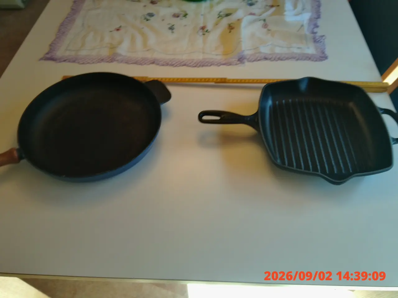 Billede 1 -   ny støbejernsstegepande le creuset 26 cm og støb