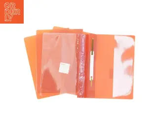 Orange mapper fra E S S E L T E (str. 22,5 x 16,5 cm)
