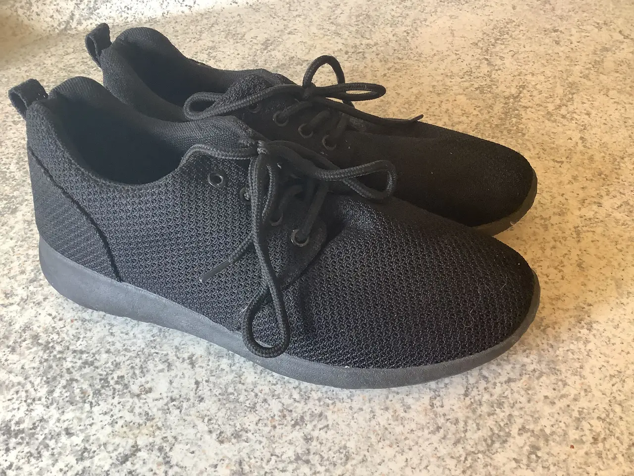 Billede 1 - Helt nye sneakers str. 40. Sålens længde 25,5 cm.