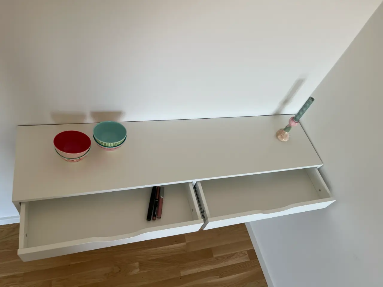 Billede 4 - Kommode/ makeup bord, væghængt