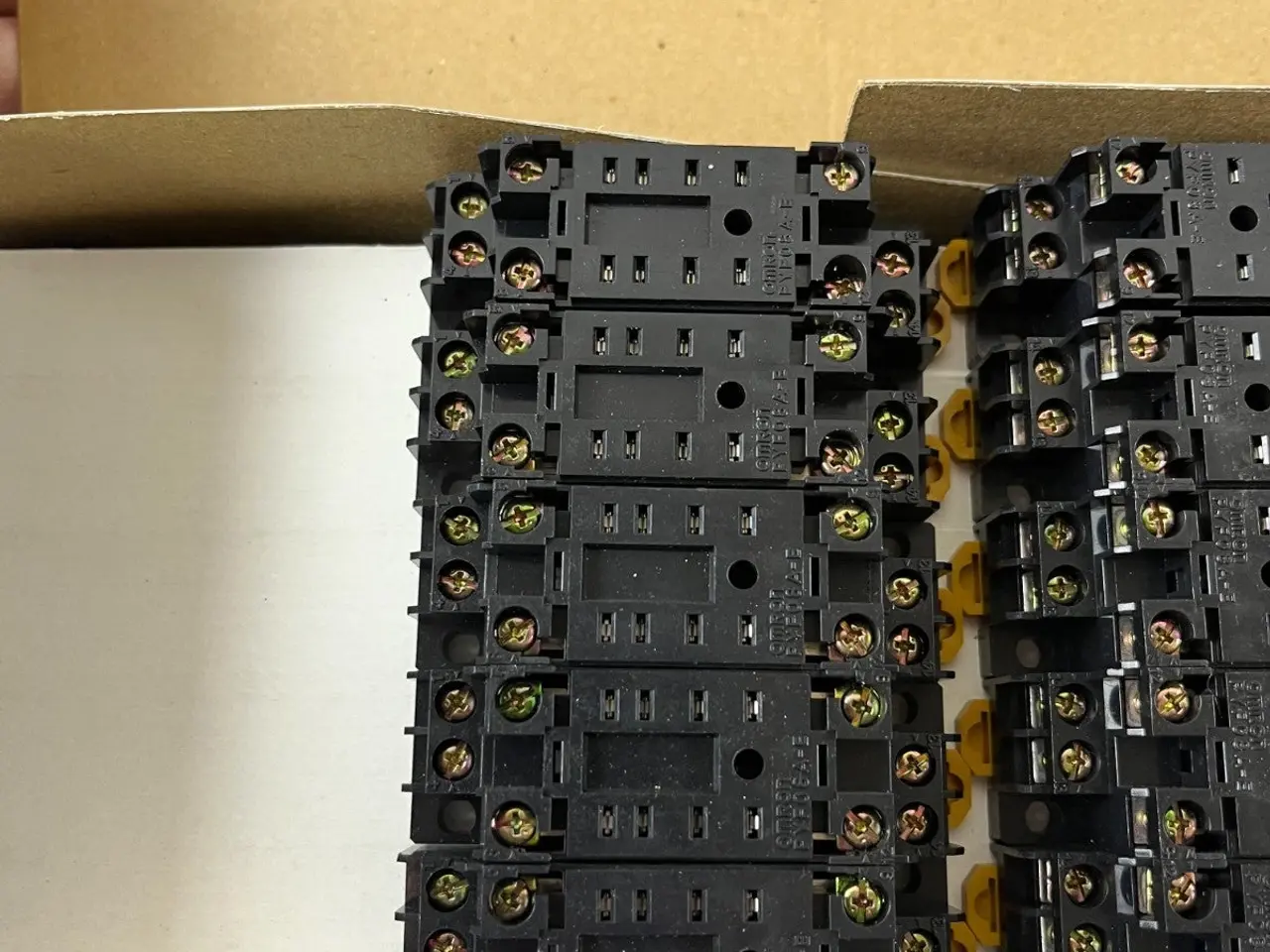 Billede 5 - Omron PYF08A-E relæ Socket 8 Pin DIN Rail 40+ stk.