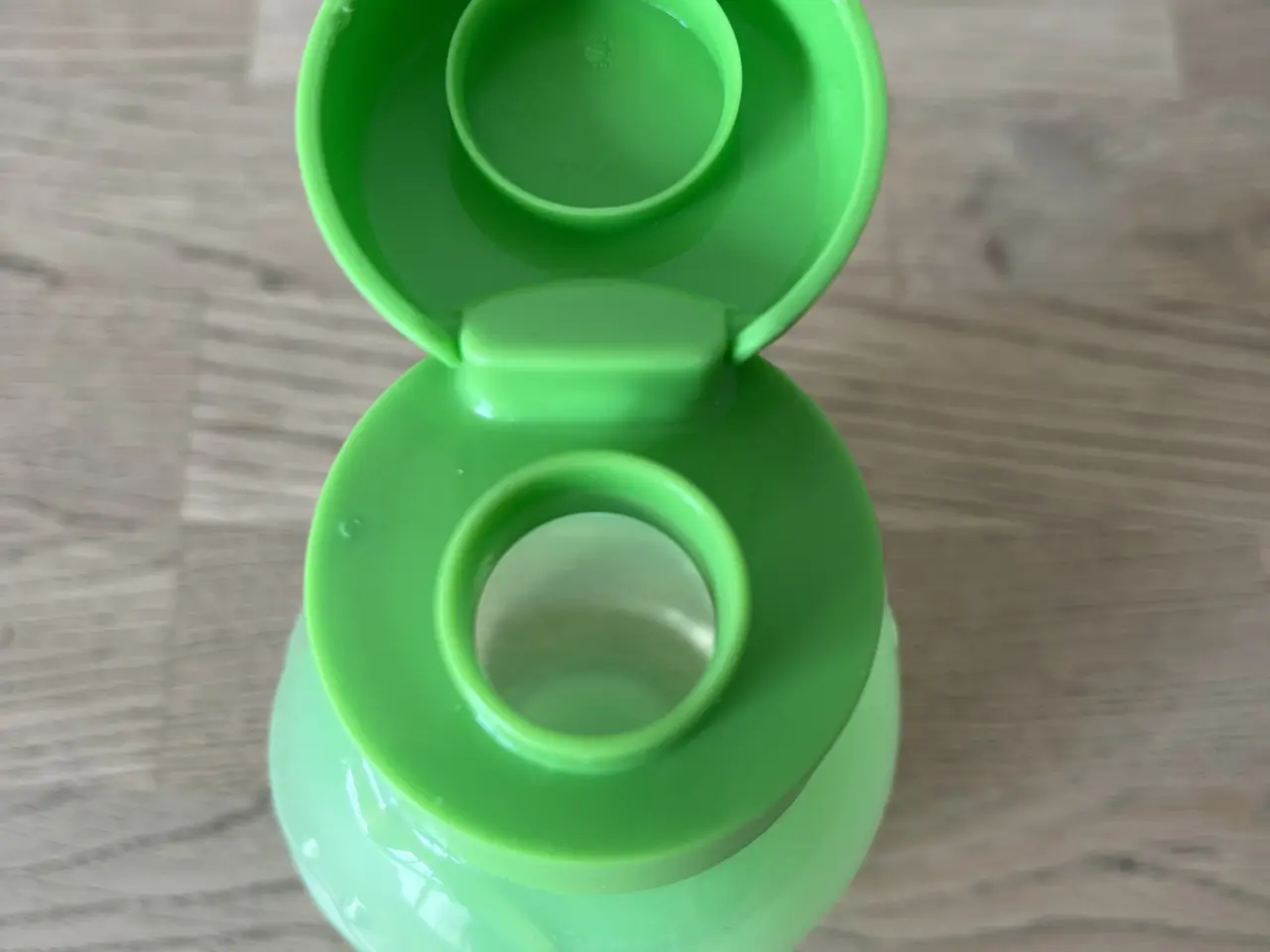 Billede 3 - Tupperware drikkeflaske i grøn plastik
