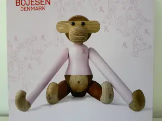 Kay Bojesen mellem abe Støt Brysterne