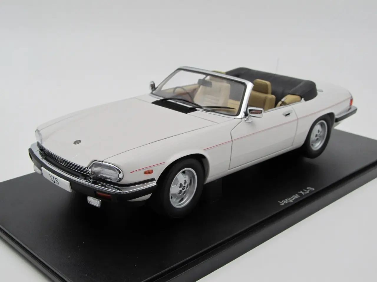Billede 10 - 1976 Jaguar XJ-S V12 Cabriolet 1:18 Fre