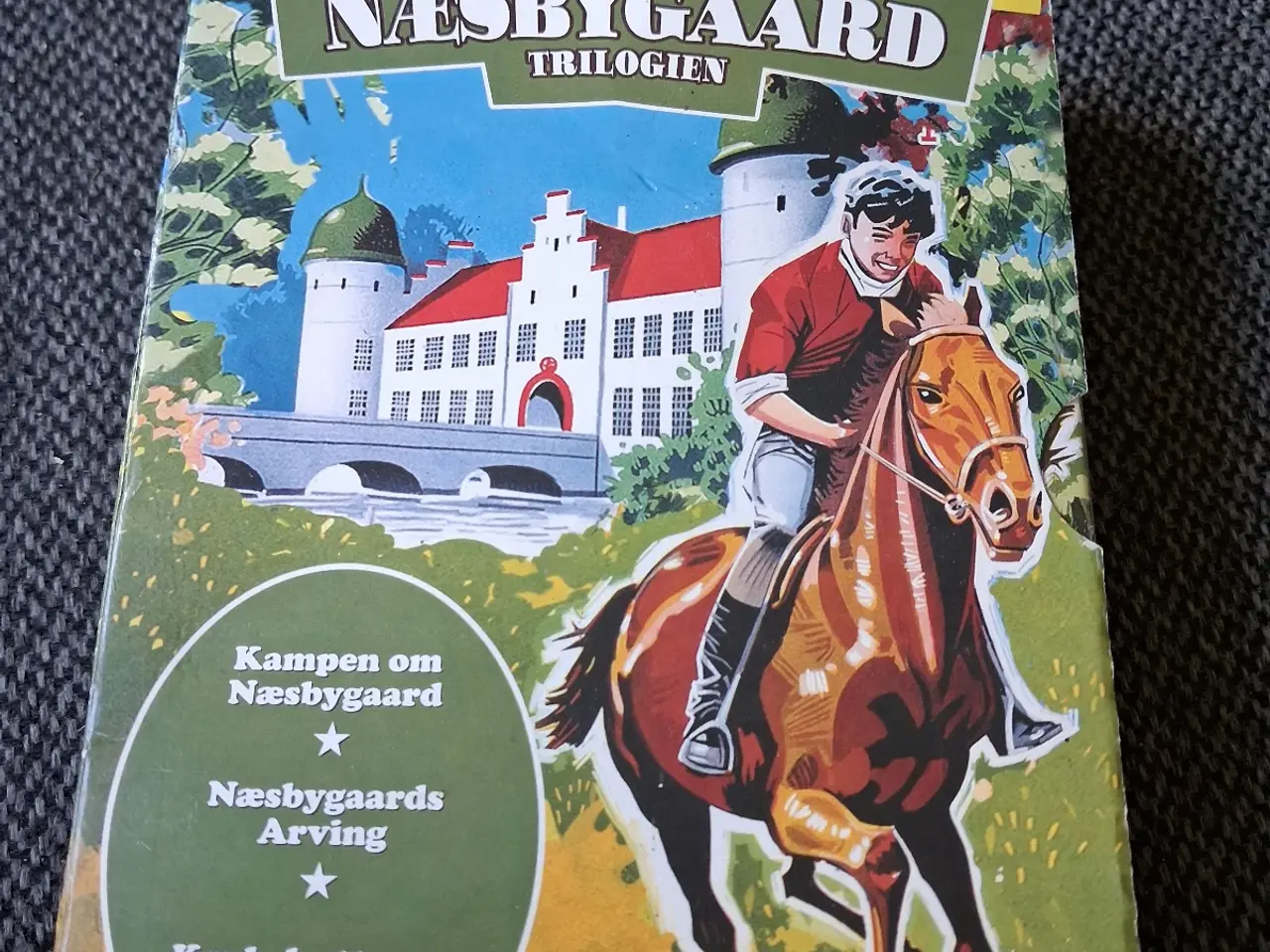 Billede 1 - Næsbygaard trilogien.