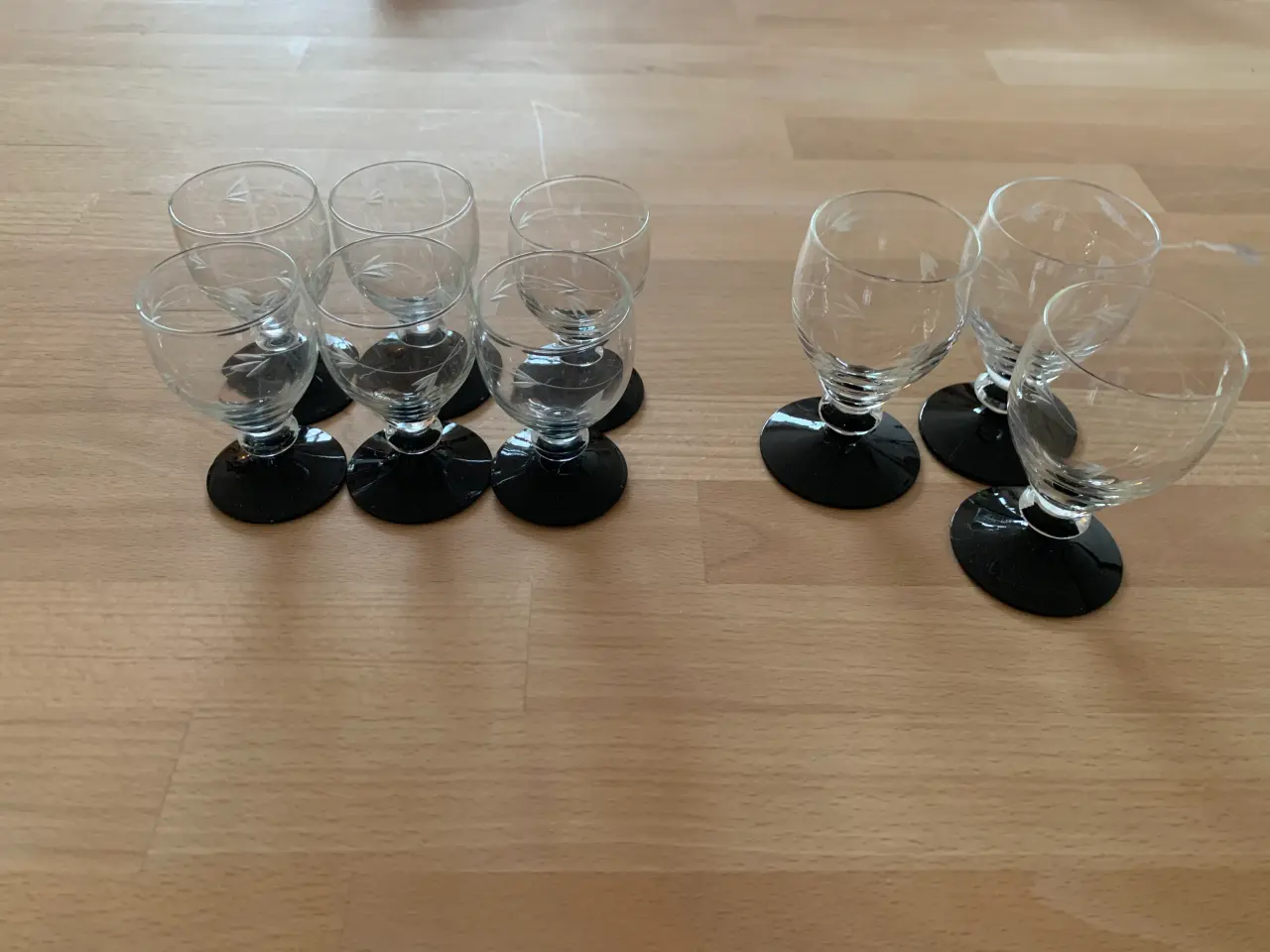 Billede 1 - 9 stk. glas, Ranke med sort fod, Holmegaard