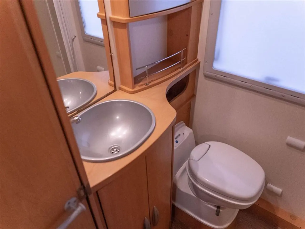 Billede 18 - 2010 - CI Riviera 95 P Godt udstyret autocamper sælges til CVR