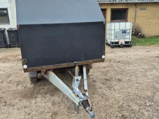 Trailer med Glasfiber kasse