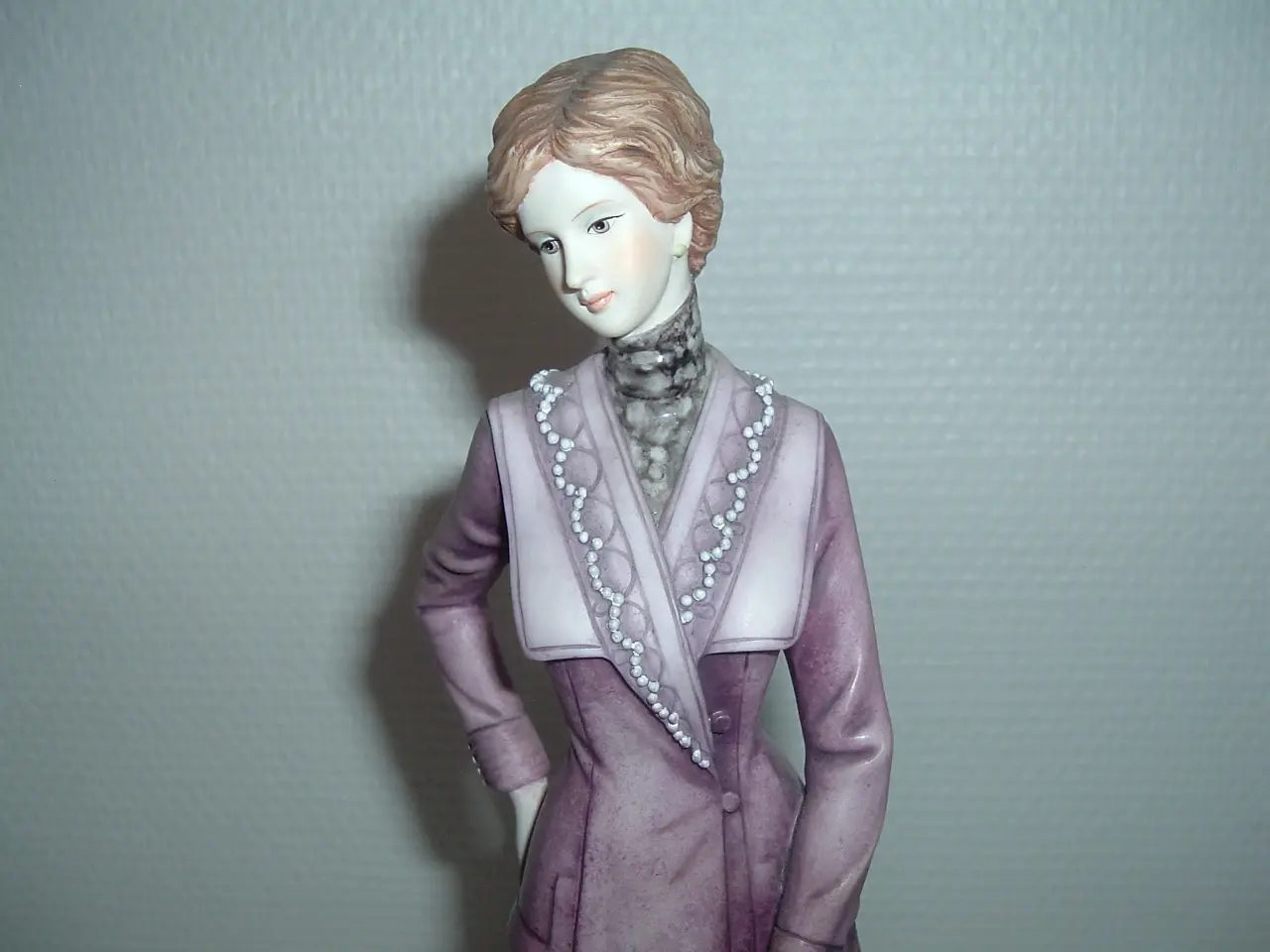 Billede 5 - Porcelænsfigur. Dame med blomsterbuket. 