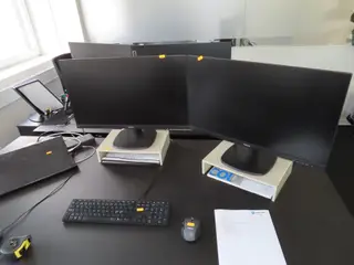 2 stk. Computerskræme PHILIPS 273V, tastatur, mus, dockingstation