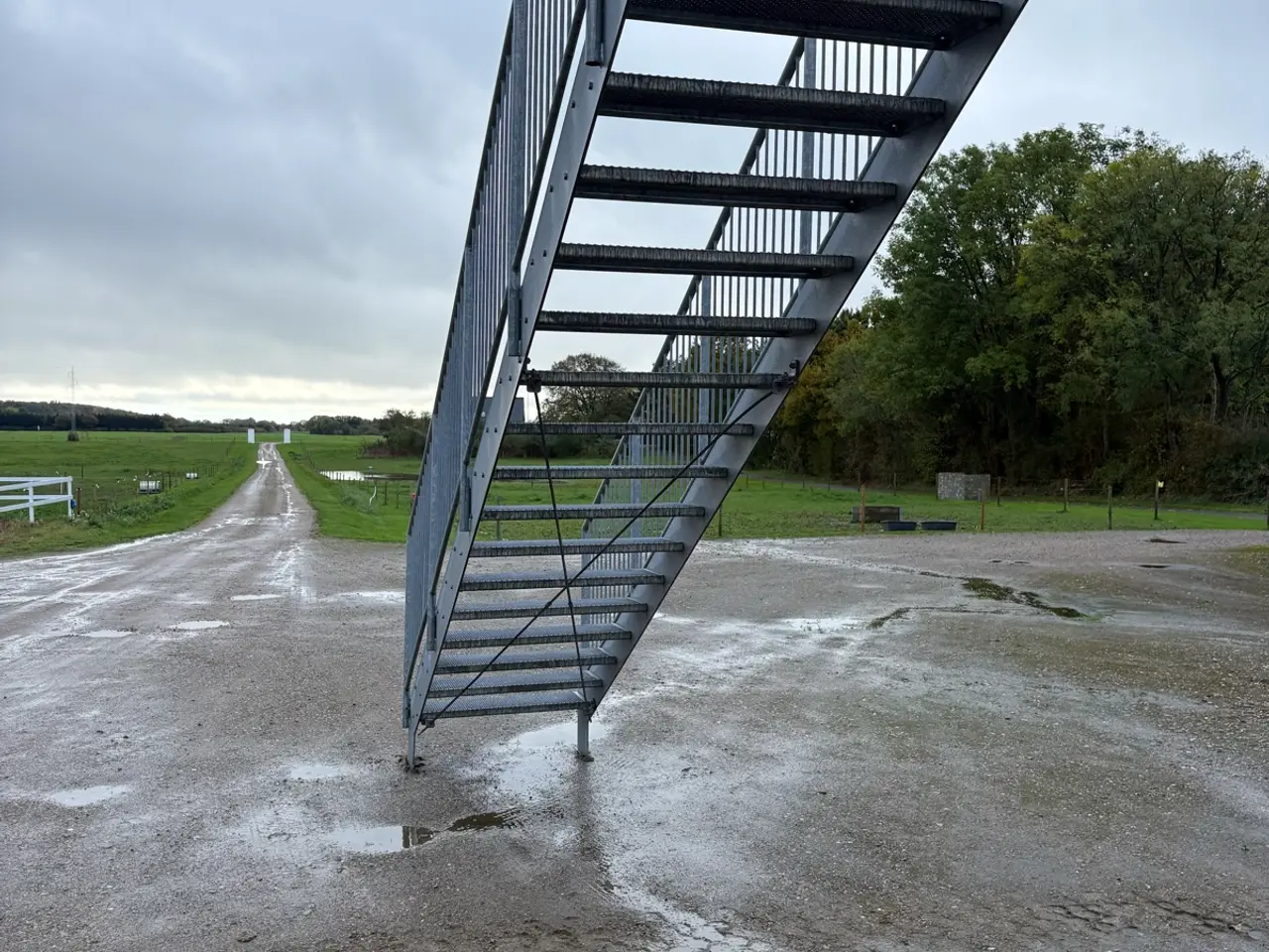 Billede 7 - Galvaniseret trappe med repos