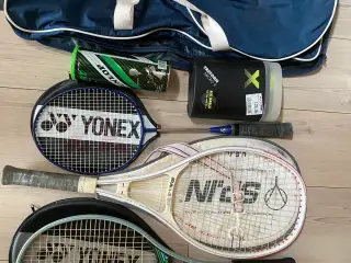 Sæt i bag med tennis ketcher og bolde