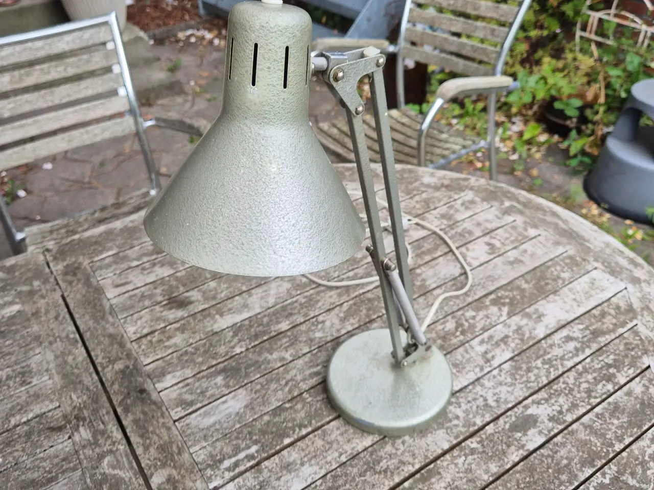 Billede 2 - Fleksibel bordlampe i metallicgrå