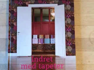 Indret med tapeter, Andrea Larsson