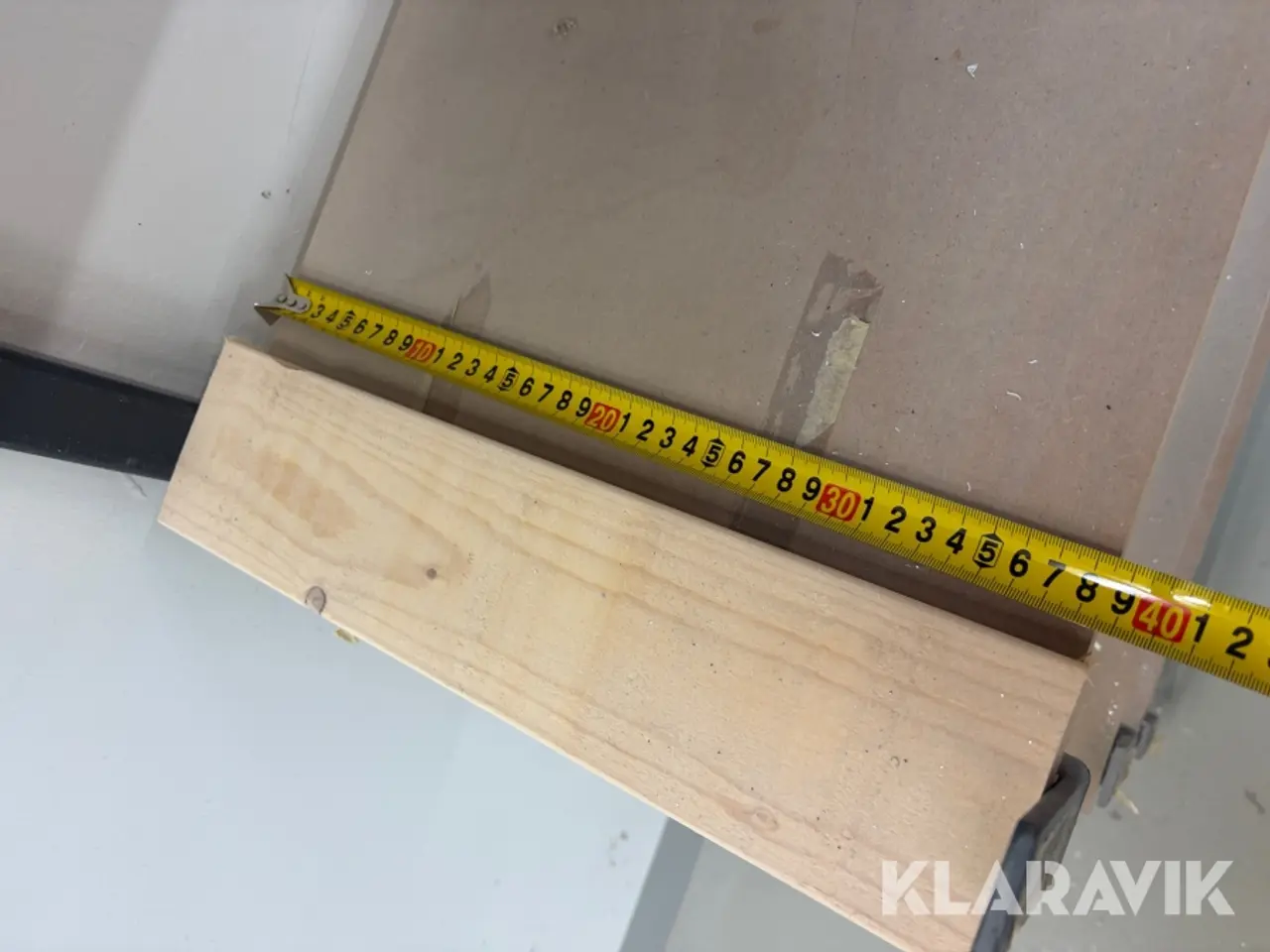 Billede 10 - Hylder med metalstativ