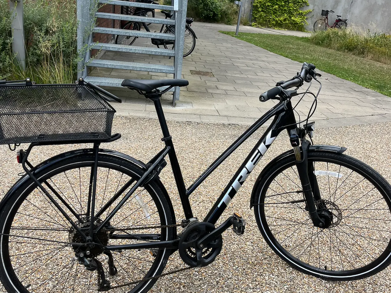 Billede 2 - TREK Dual Sport 2 Equipped (m. kurv, lås & lygter)