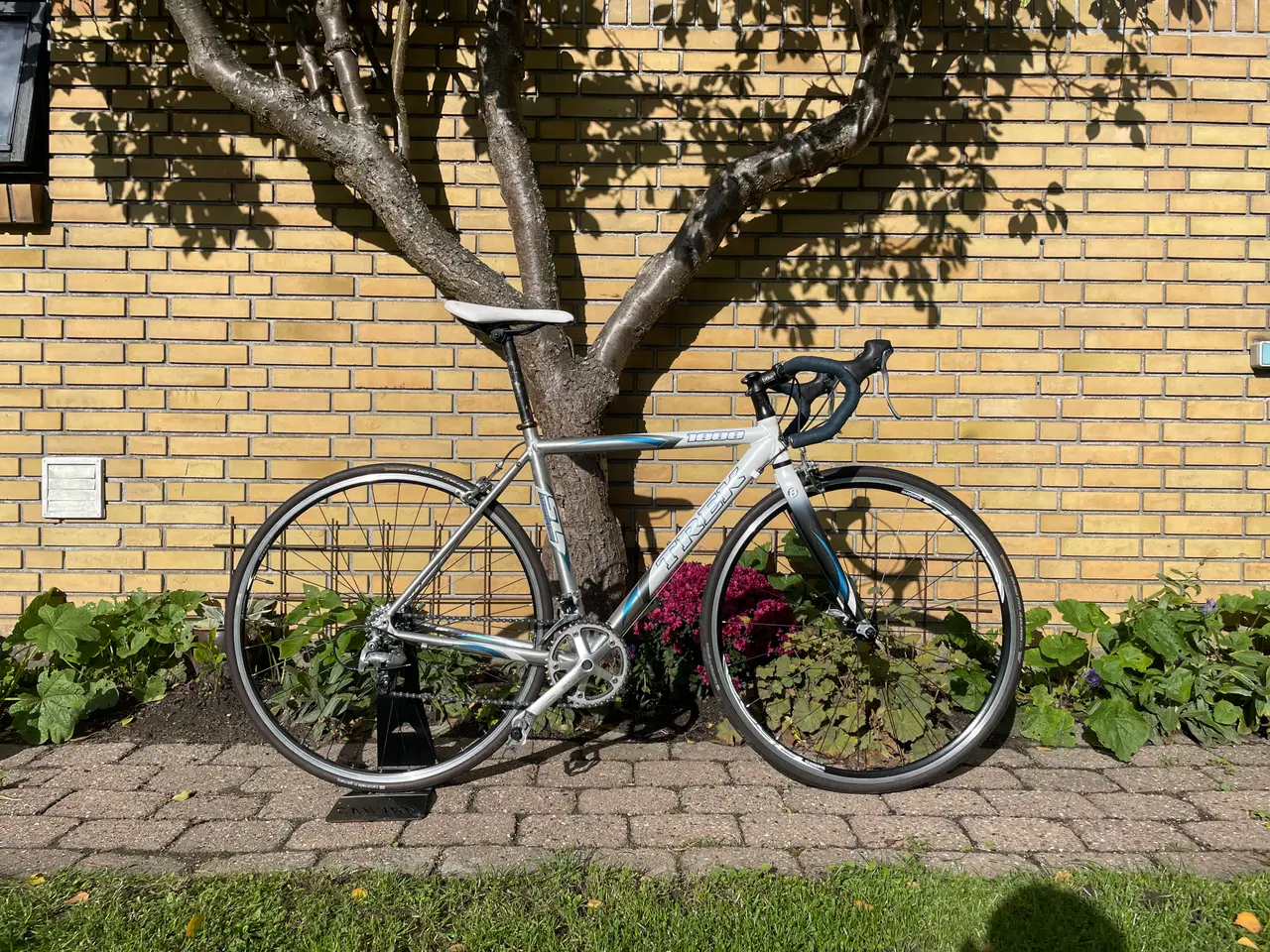 Billede 1 - Hurtig og let-velholdt racercykel - Trek 1000 Alph