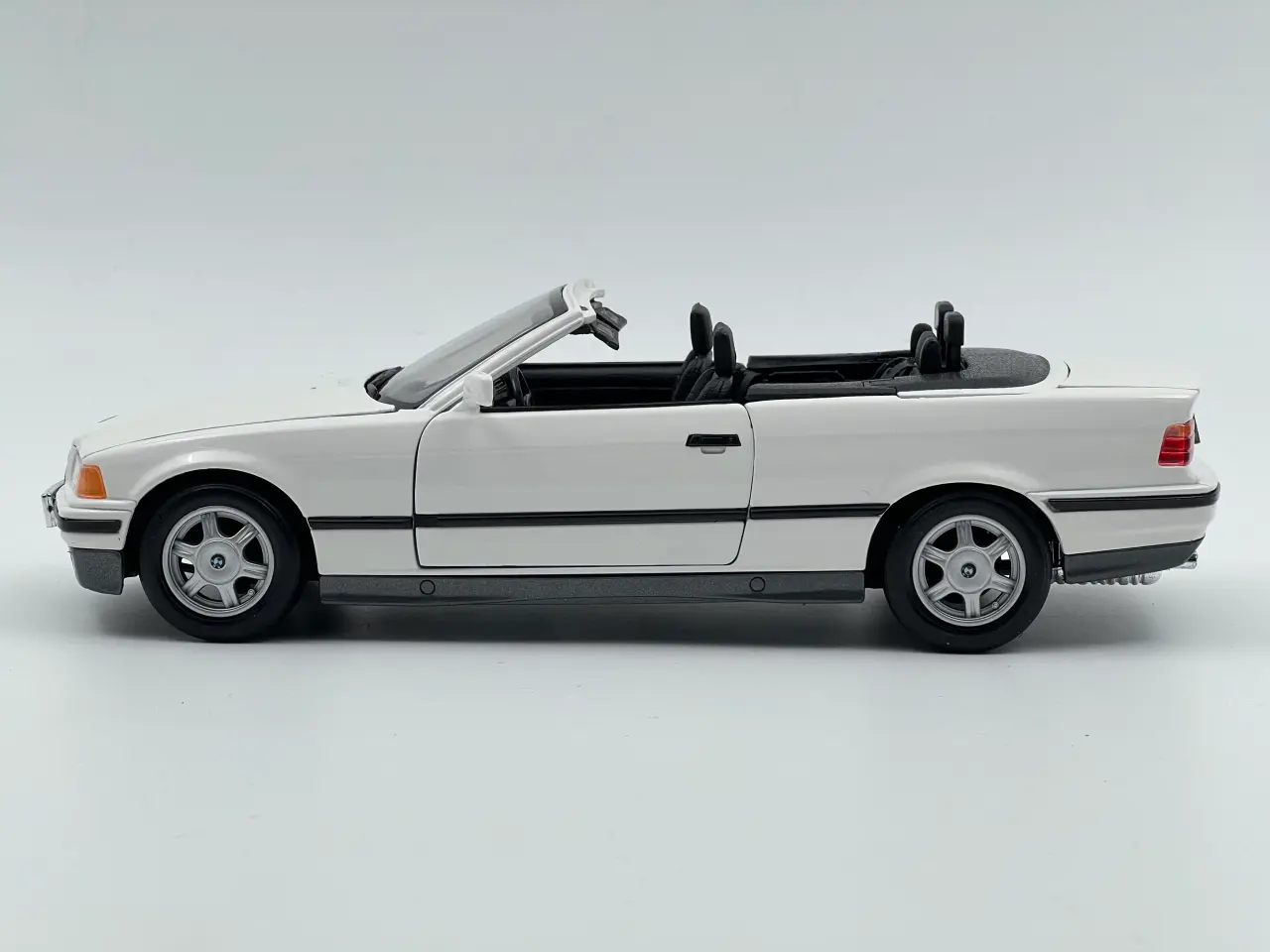 Billede 3 - 1993 BMW 325i Cabriolet E36 - 1:18