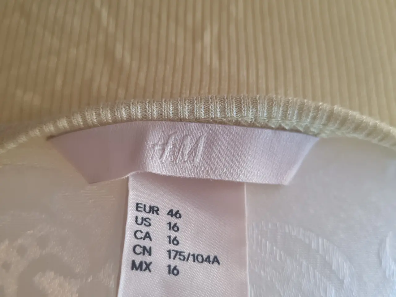 Billede 2 - Bluse lille str 46 H&M