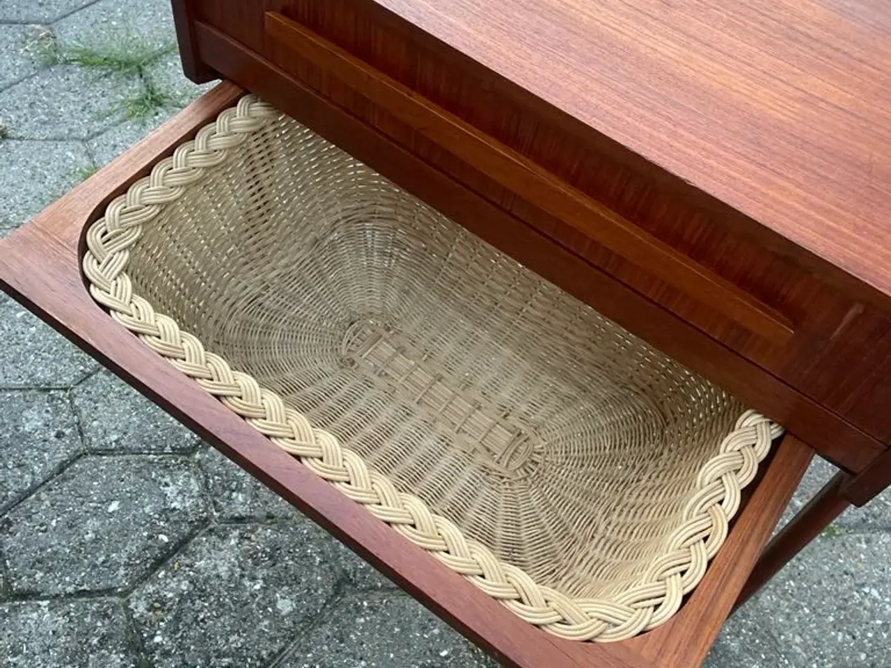 Billede 4 - Teak sybord med skuffe til begge sidder