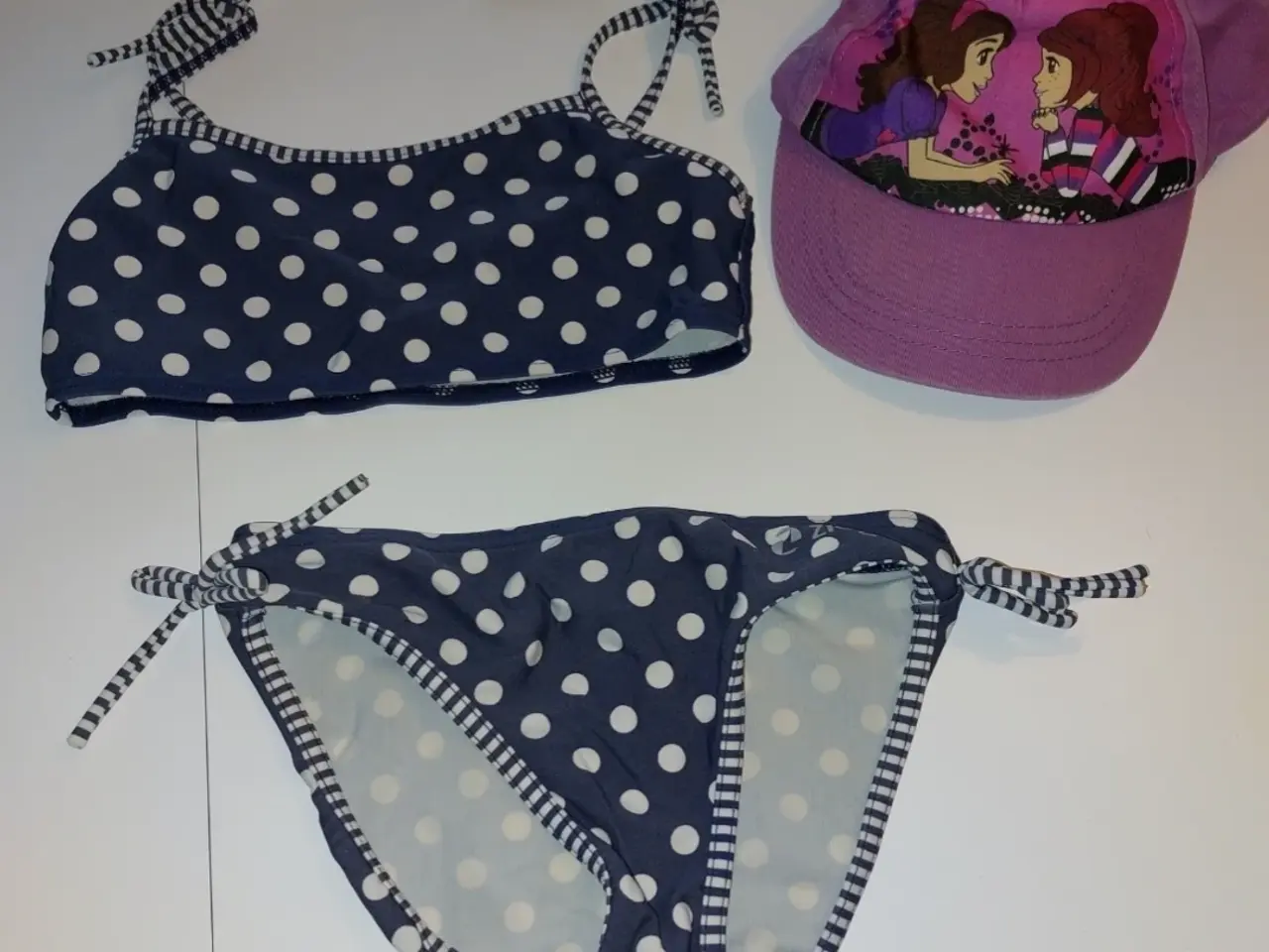 Billede 1 - Kasket + bikini 8år