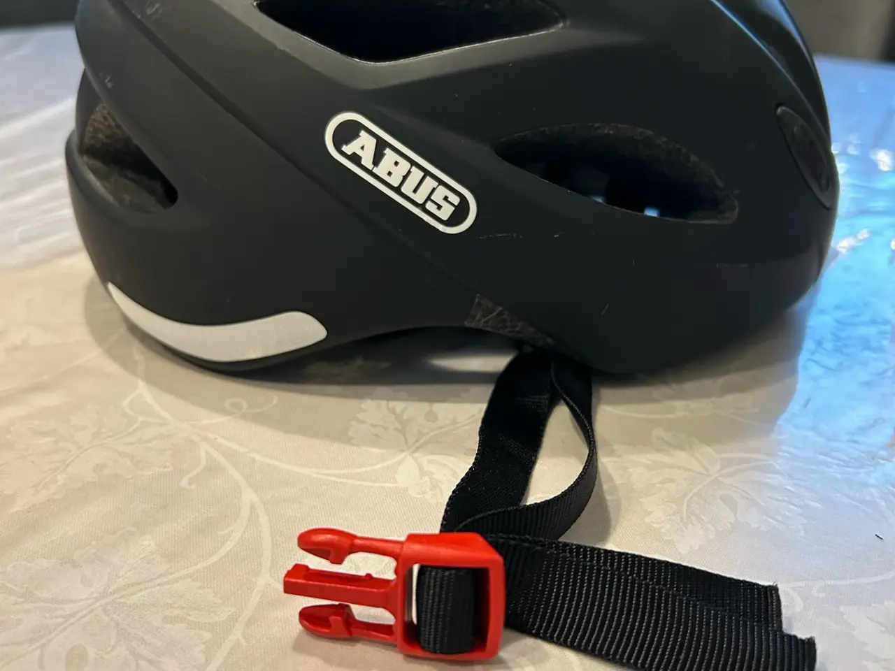 Billede 3 - Abus cykelhjelm sælges