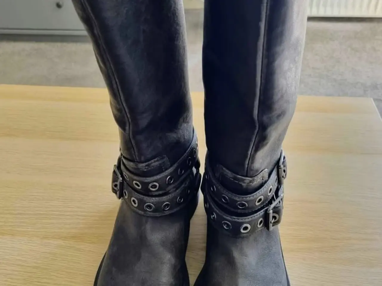 Billede 8 - Bershka helårs biker støvler, sort stonewash look