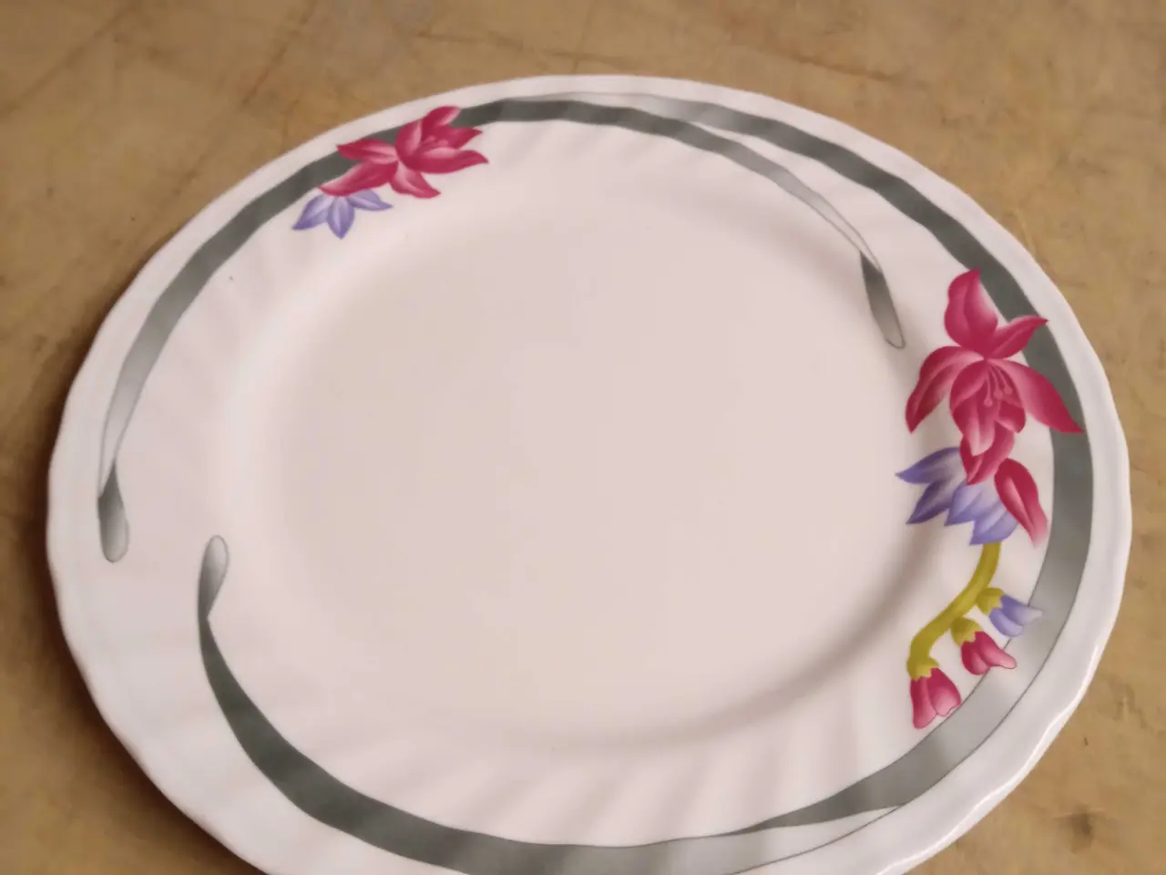 Billede 1 - Plast tallerkener 
