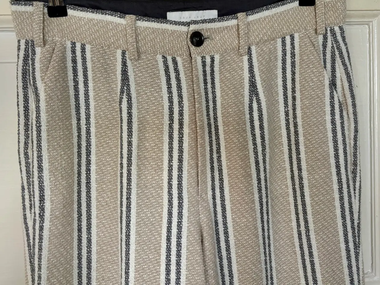 Billede 2 - Naja Lauf, beige stribede bukser m vidde ben, 40