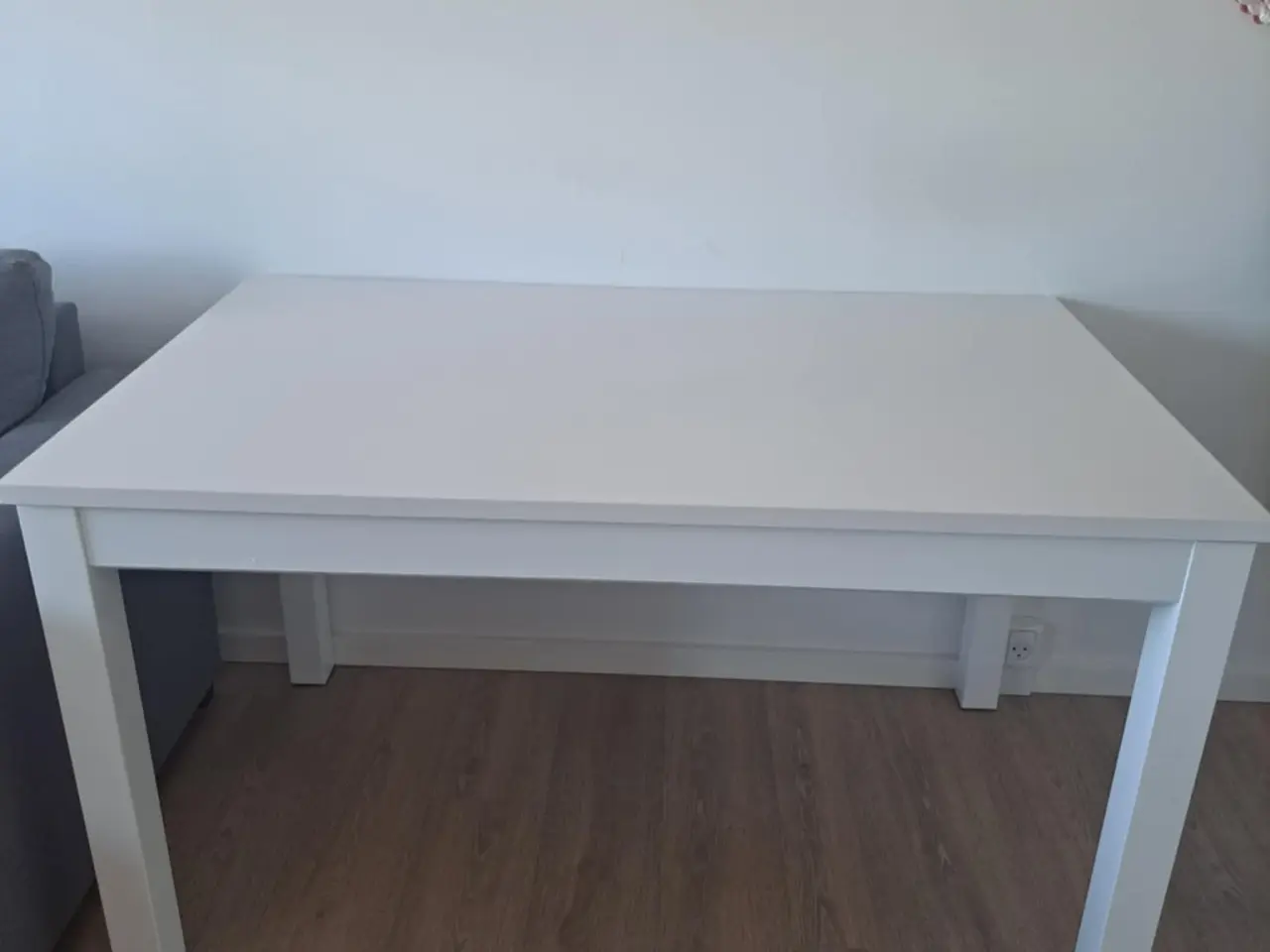 Billede 1 - 800kr Bord med udtræk- I god stand