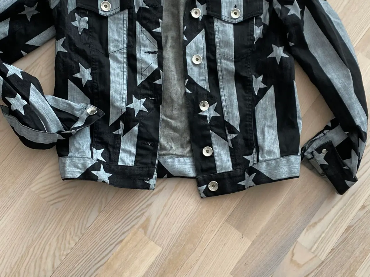 Billede 1 - Denim jakke Love Moschino som ny