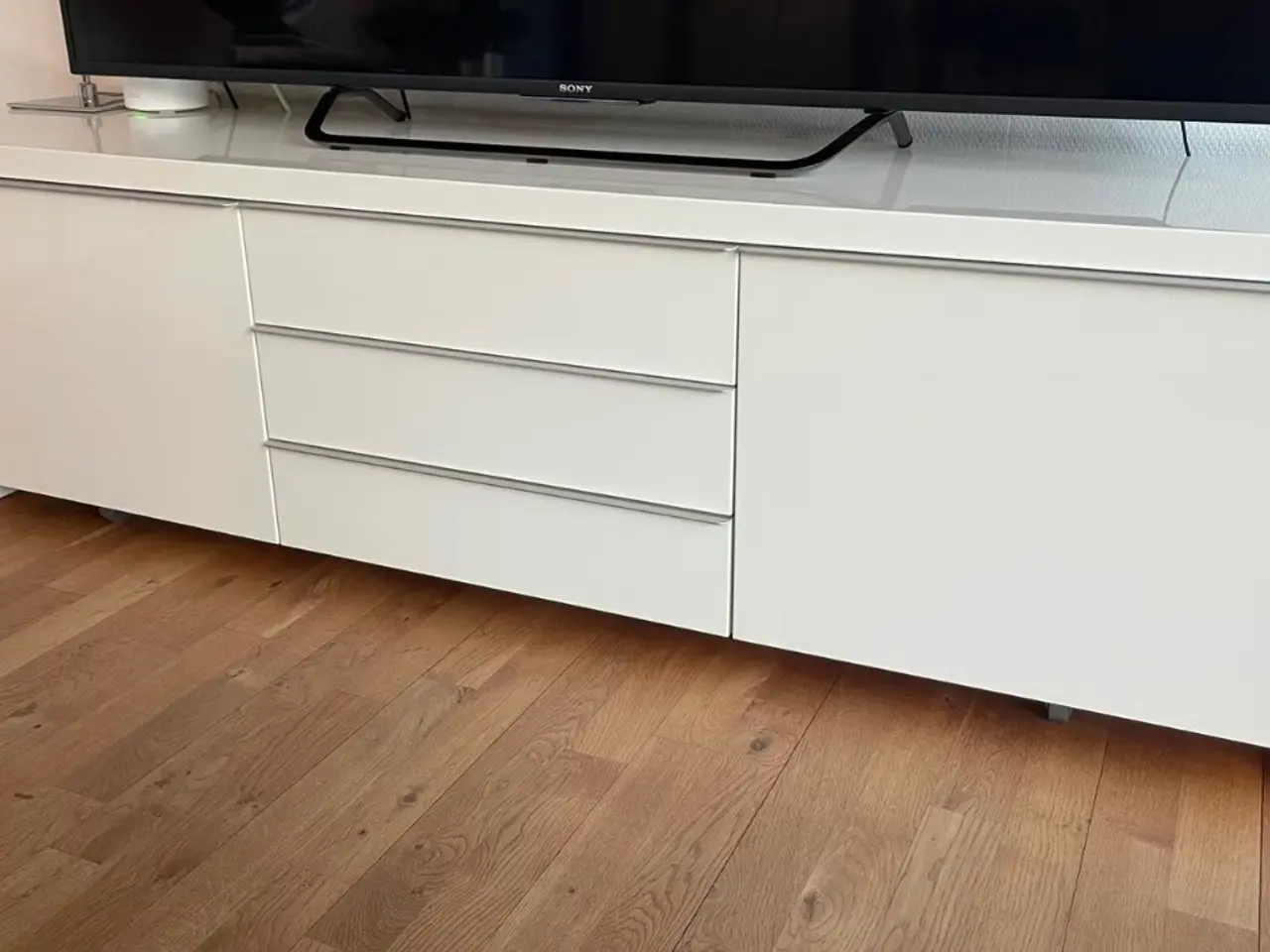Billede 1 - TV-skænk - Gratis