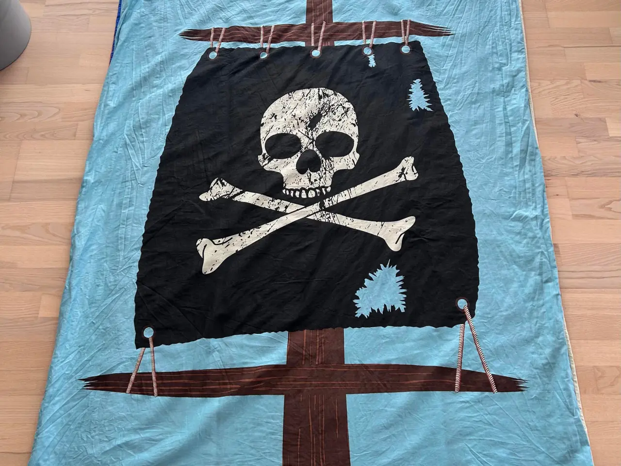 Billede 1 - FLEXA pirat-print sengetøj, 140x200 cm.