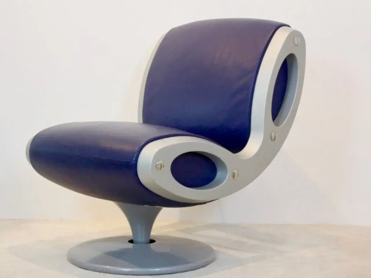 Billede 2 - GLUON, lænestol designet af Marc Newson