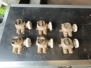 Kontakter af messing.