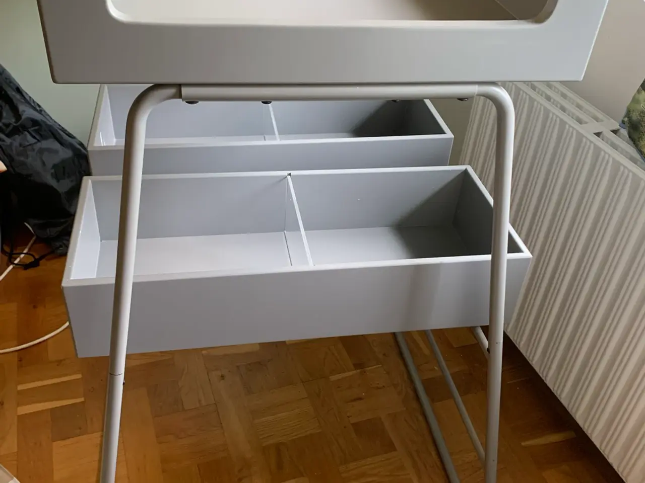 Billede 2 - Flot puslebord med opbevaring