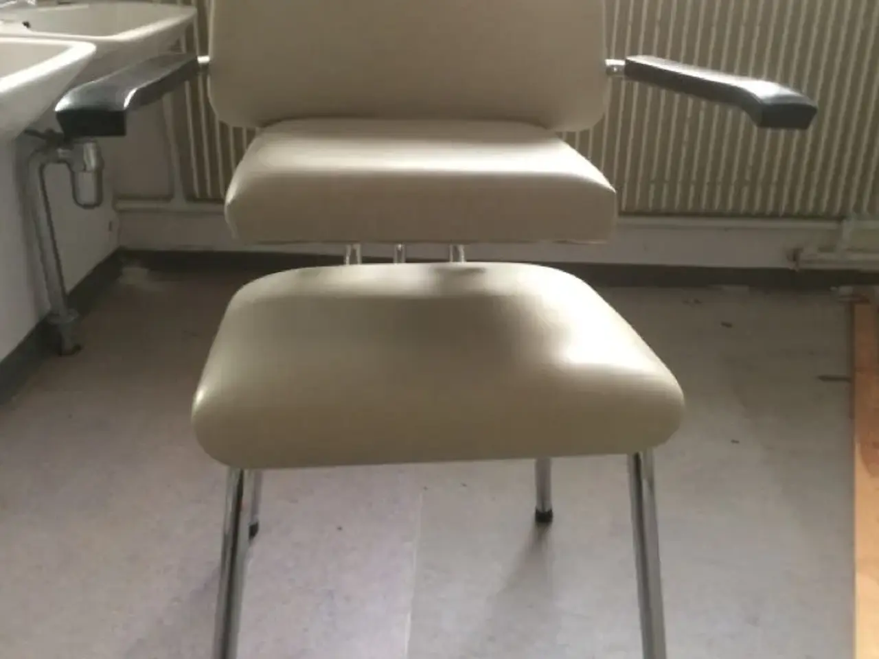 Billede 3 - Retro.  Gammel frisør / tandlægestol