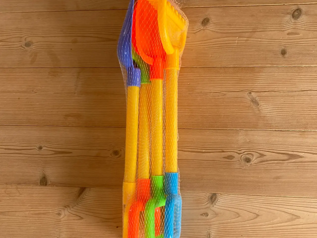 Billede 4 - Farverigt sæt strandlegetøj.