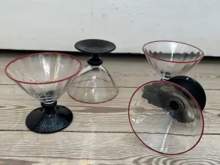 Likørglas klintholm med rød kant