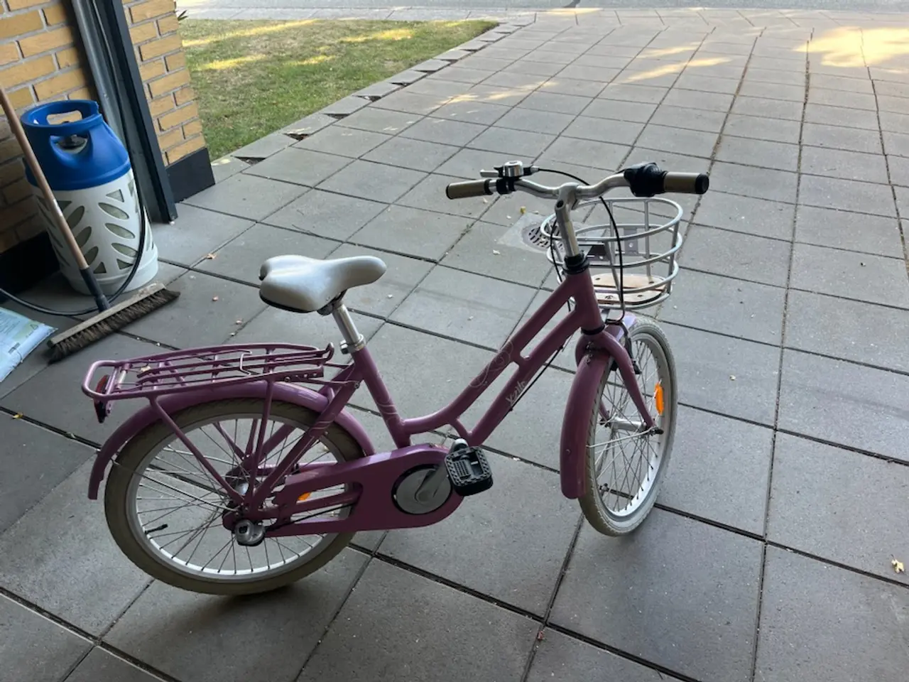 Billede 2 - Børnecykel 20 tommer, som ny