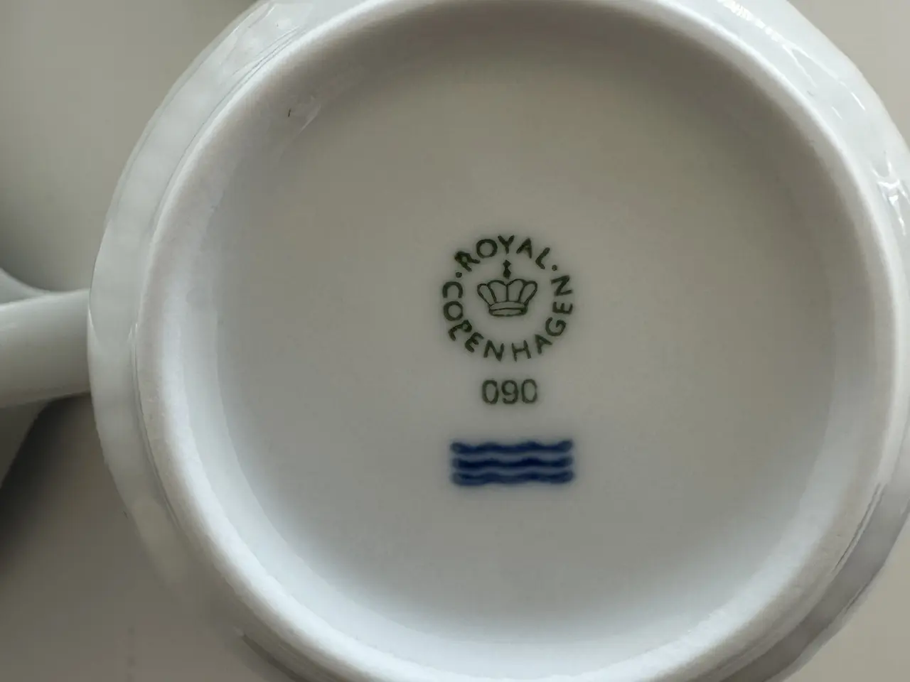 Billede 3 - Royal Copenhagen Hvid Riflet Højhankskop nr 090