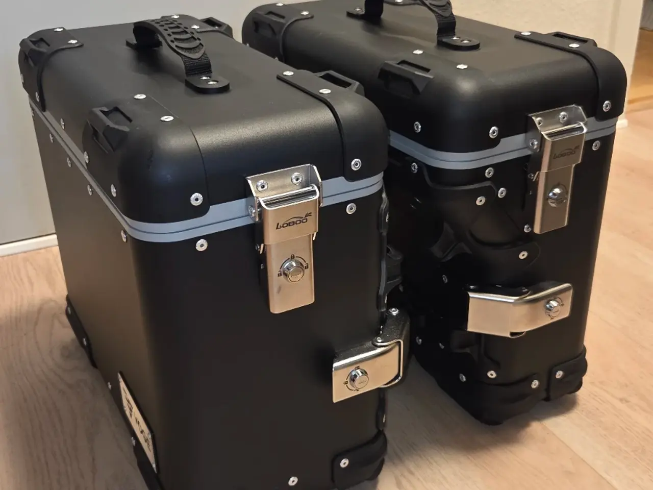 Billede 17 - VOGE sidekufferter i aluminium – 2 stk.