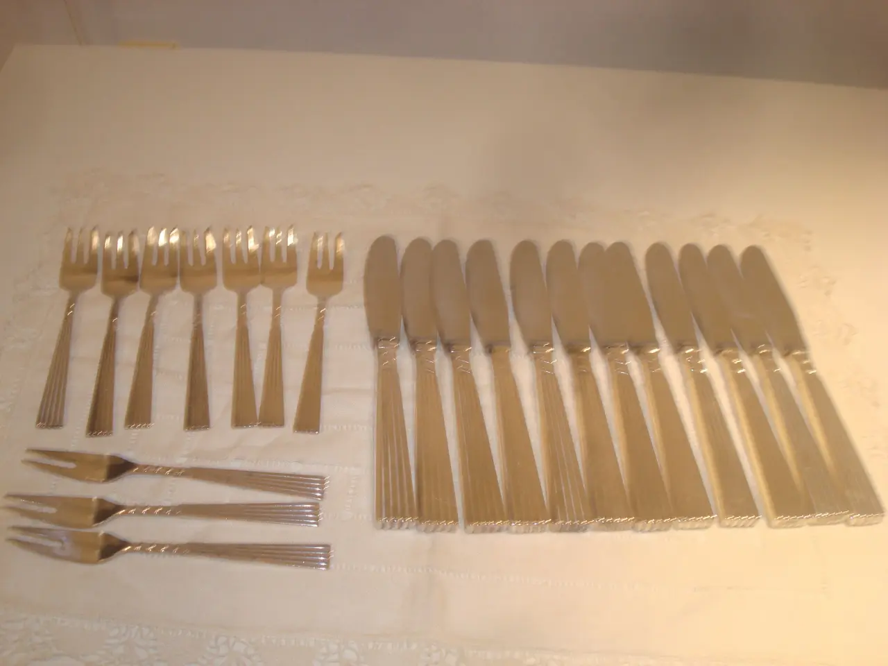 Billede 2 - PLISSE' sølvpletknive, flotte, 21 cm med mere 