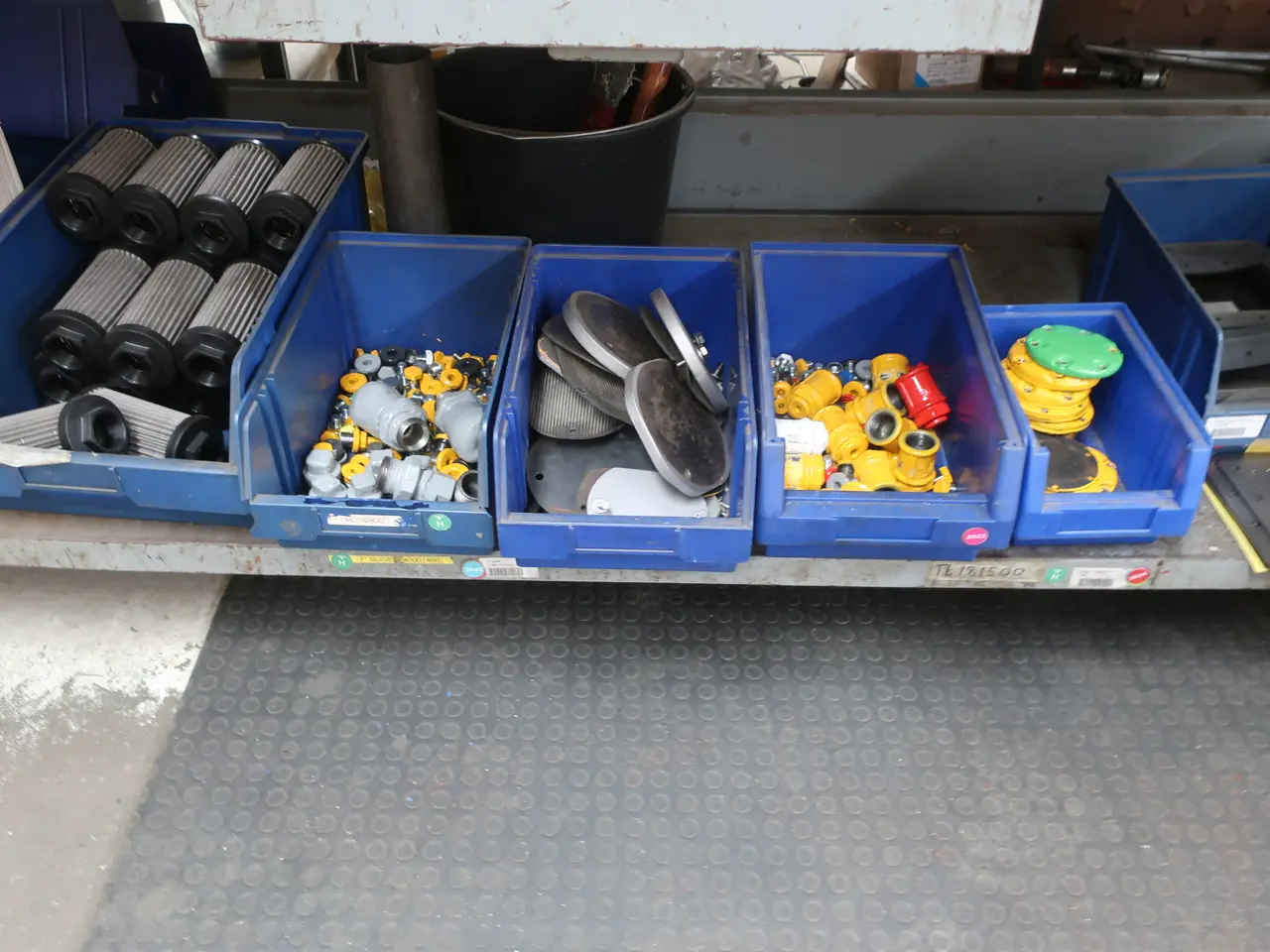 Billede 14 - Arbejdsbord med indhold