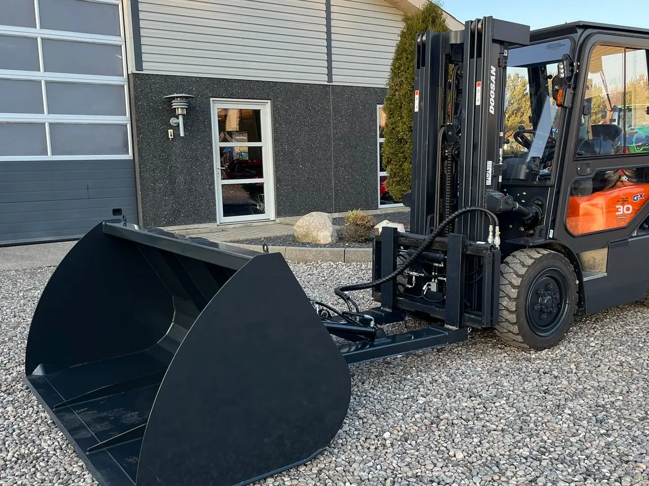 Billede 11 - Limas TRUCK SKOVL 2m bred. til montering på pallegafler