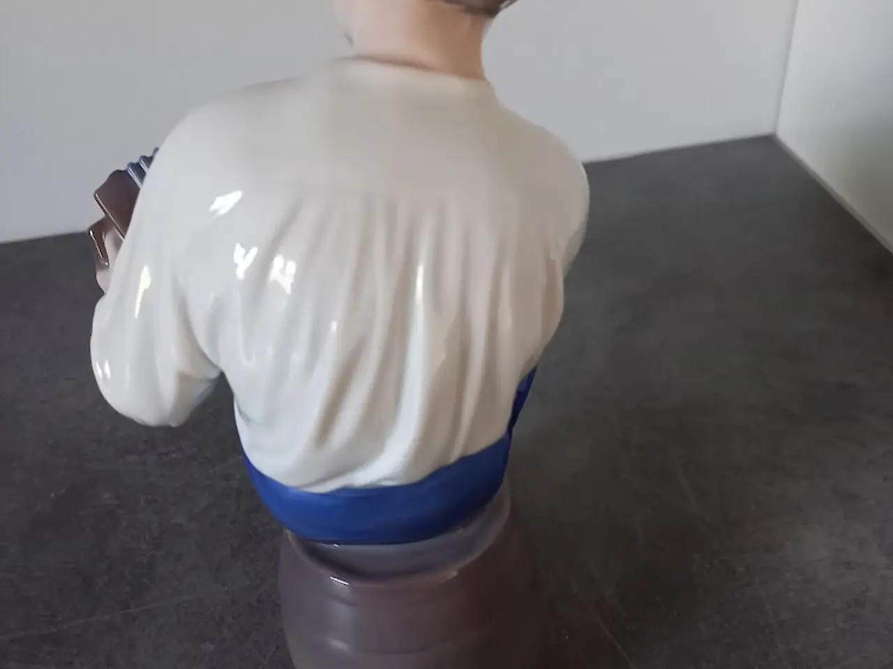 Billede 4 - Stor Porcelæns figur