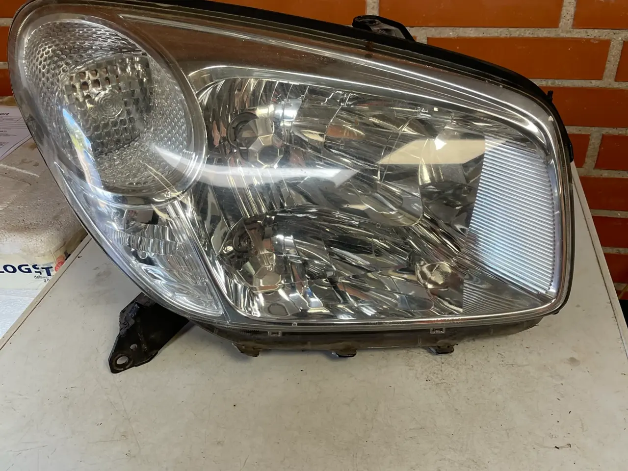 Billede 1 - Forlygte til Rav 4.