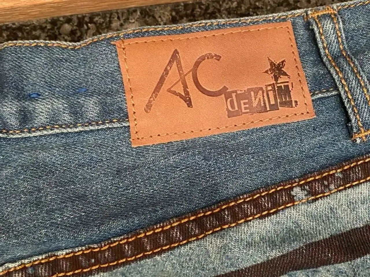 Billede 4 - AC denim shorts med trevler str m