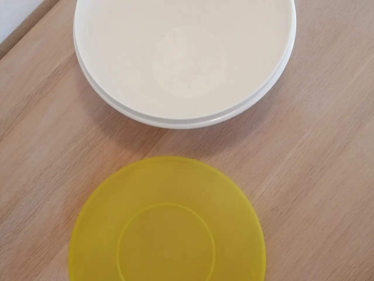 Billede 2 - Tupperware skål med låg