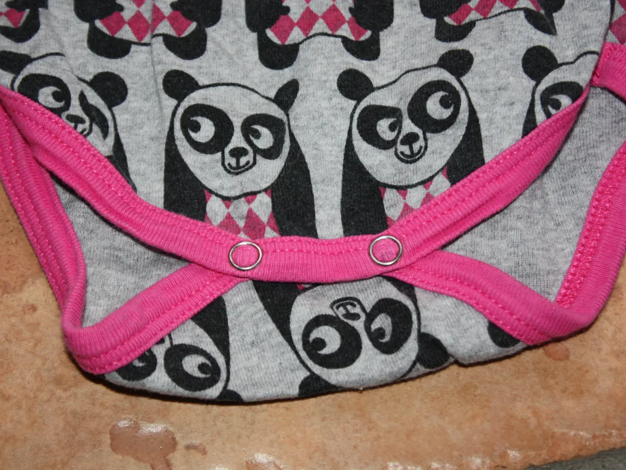 Billede 2 - Småfolk Panda Body Grå Str. 68 Pige